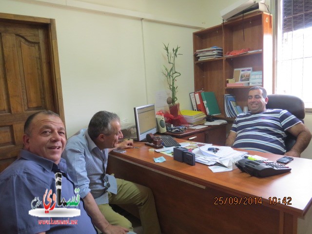 رئيس البلديةالمحامي عادل بدير يقدم الهدايا لموظفي البلدية ويهنئهم بحلول عيد الاضحى المبارك 